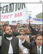 Pakistani lawyers protest the arrests