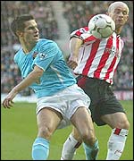 Sunderland's Paul Thirlwell and Saints' Chris Marsden contest possession