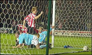 Substitute Jo Tessem strikes late on to give Saints a 2-1 win over Sunderland at St Mary's