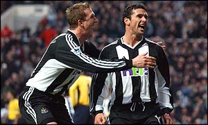 Stephen Caldwell and Gary Speed celebrate going 1-0 ahead