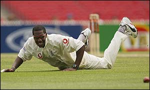 AlexTudor fails to stop a Ricky Ponting drive going for four