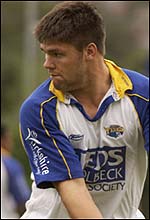 Leeds lock Tom Palmer 