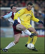 Mark Viduka shields the ball from Scunthorpe's Clifford Byrne