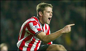 Saints' James Beattie celebrates scoring near the end of the game