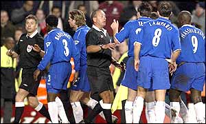 Stunned Chelsea players continue to dispute Cudicini's red card with match officials