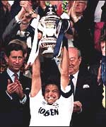 Mabbutt lifts the FA Cup in 1991