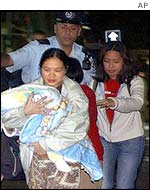 Asian women at scene of Tel Aviv bombing, Jan. 2003