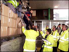 Jack Straw (r) watches as illegal immigrants leave lorry