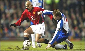 Juan Sebastian Veron challenges Blackburn's Garry Flitcroft for the ball