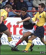 Dundee's Juan Sara has moved to Coventry on loan