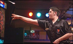 Gary Anderson makes an early bid for victory