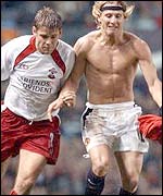 James Beattie and Man Utd's Diego Forlan