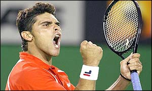 Mark Philippoussis celebrates winning the fourth set of his match against Paradorn Srichaphan