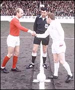 Bobby Charlton and Billy Bremner shake hands