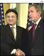 Pakistani President Pervez Musharraf (L) and US President George W. Bush
