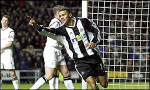 Jermaine Jenas opens the scoring for Newcastle after 17 minutes