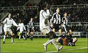 A frustrating night for Bolton, who just cannot score and the game ends 1-0 to the Magpies