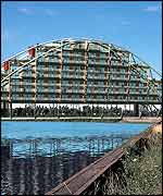 Houses built on bridge