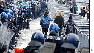 Police hem in protesters in Landquart, near Davos