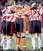James Beattie's Southampton team-mates go into their pre-match huddle