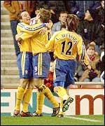 Southampton celebrate James Beattie's winner at Sunderland