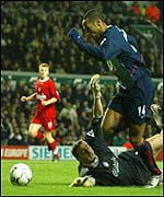 Thierry Henry rounds Dudek but misses
