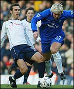 Eidur Gudjohnsen (right) eludes Goran Bunjevcevic's challenge