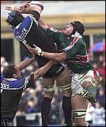 Bath's Danny Grewcock and Leicester's Ben Kay fight for lineout ball