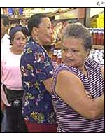 Waiting in line at the height of the strike