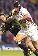 Phil Vickery barges through the tackle of South Africa skipper Corne Krige 