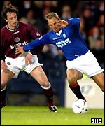 Stephane Mahe keeps an eye on Ronald de Boer