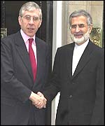 UK Foreign Secretary Jack Straw with Iranian Foreign Minister Kamal Kharrazi 