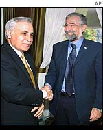 Israel President Moshe Katsav (left) shakes hands with Labour party leader Amram Mitzna
