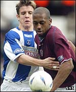 Chris Innes tries to get a hold of Mark De Vries