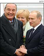 Chirac (left) greets Putin at airport