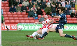 Tommy Mooney opens the scoring for Sheffield United