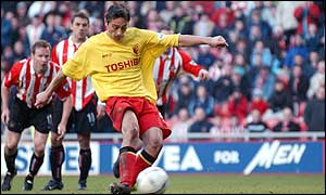 Thomas Sorensen saves the first spot-kick from Tommy Smith with his legs, but the referee orders a retake for encroachment. 