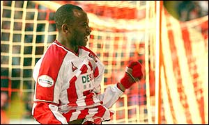 Peter Ndlovu settles the tie with a goal in the 56th minute