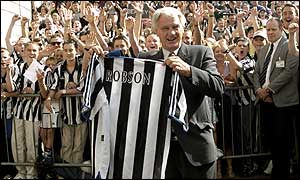 Robson returns England to manage Newcastle United in 1999