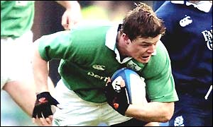 Brian O'Driscoll attacks the Scotland defence again