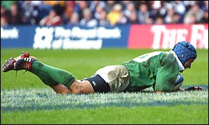 David Humphreys score the third try for Ireland after 79 minutes