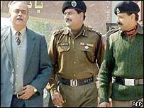 Senior diplomat Sudhir Vyas (L) walks into Indian territory at Wagah