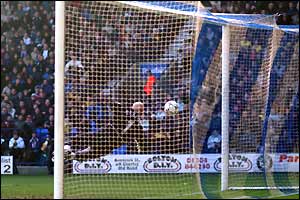 A full-stretch Fabien Barthez in the United goal fails to stop a header from Bruno N'Gotty