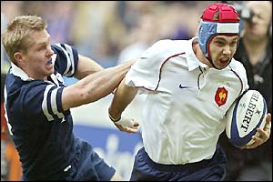 French winger Vincent Clerc breaks away from Stuart Grimes 
