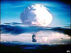 The first h-bomb explodes at Enewatek Atoll on 1 November 1952