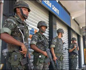 Police at Complexo do Alemao
