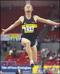 Chris Tomlinson produces a jump of 7.90 metres to win the long jump title