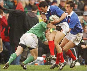 Ireland's Anthony Foley tackles Clement Poitrenaud