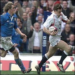 England's Dan Luger runs in to score England's final try against Italy