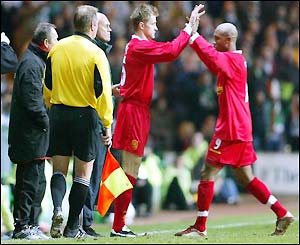 Liverpool's El Hadji Diouf is substituted for Igor Biscan after alledgedly spitting at a Celtic fan 